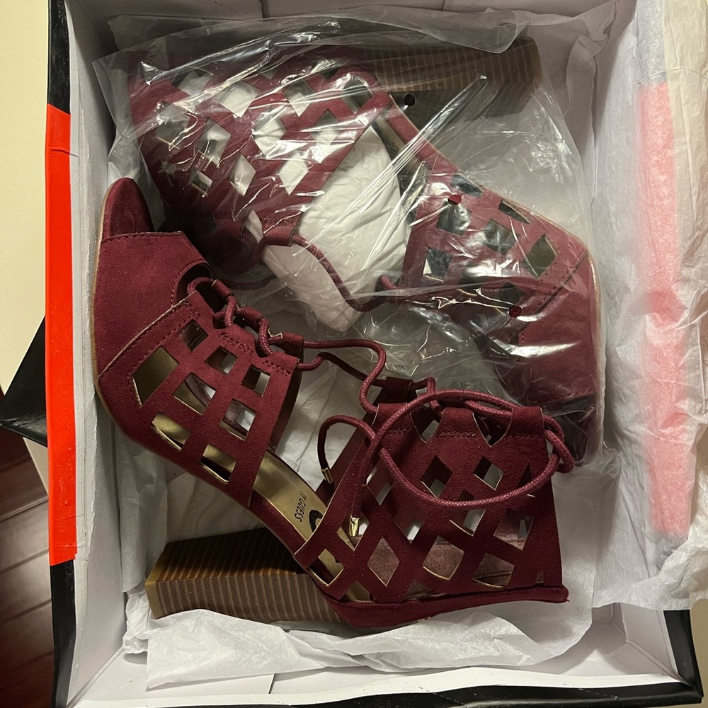 GUESS size 7.5 heels